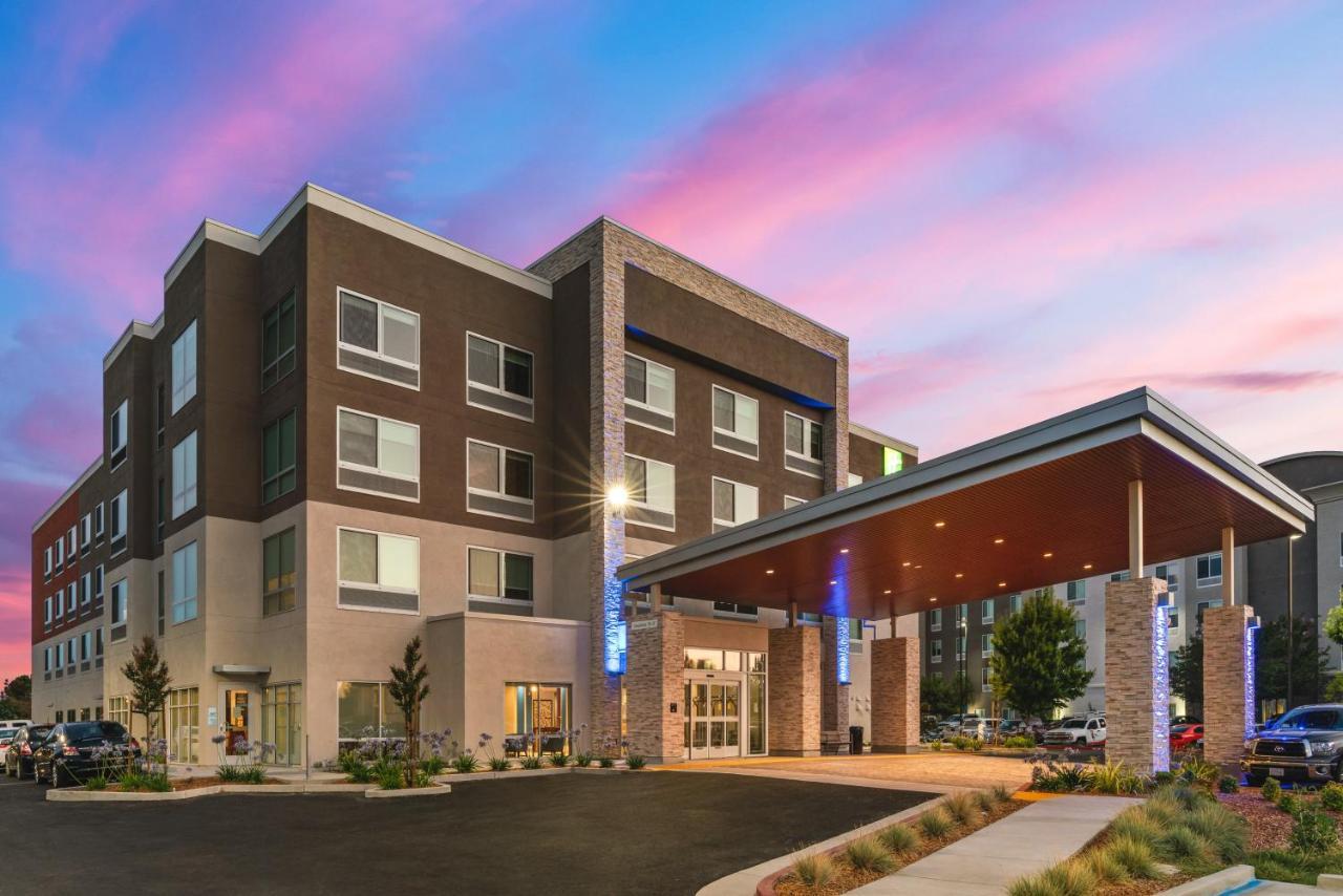 Holiday Inn Express & Suites - Suisun City By Ihg Eksteriør billede