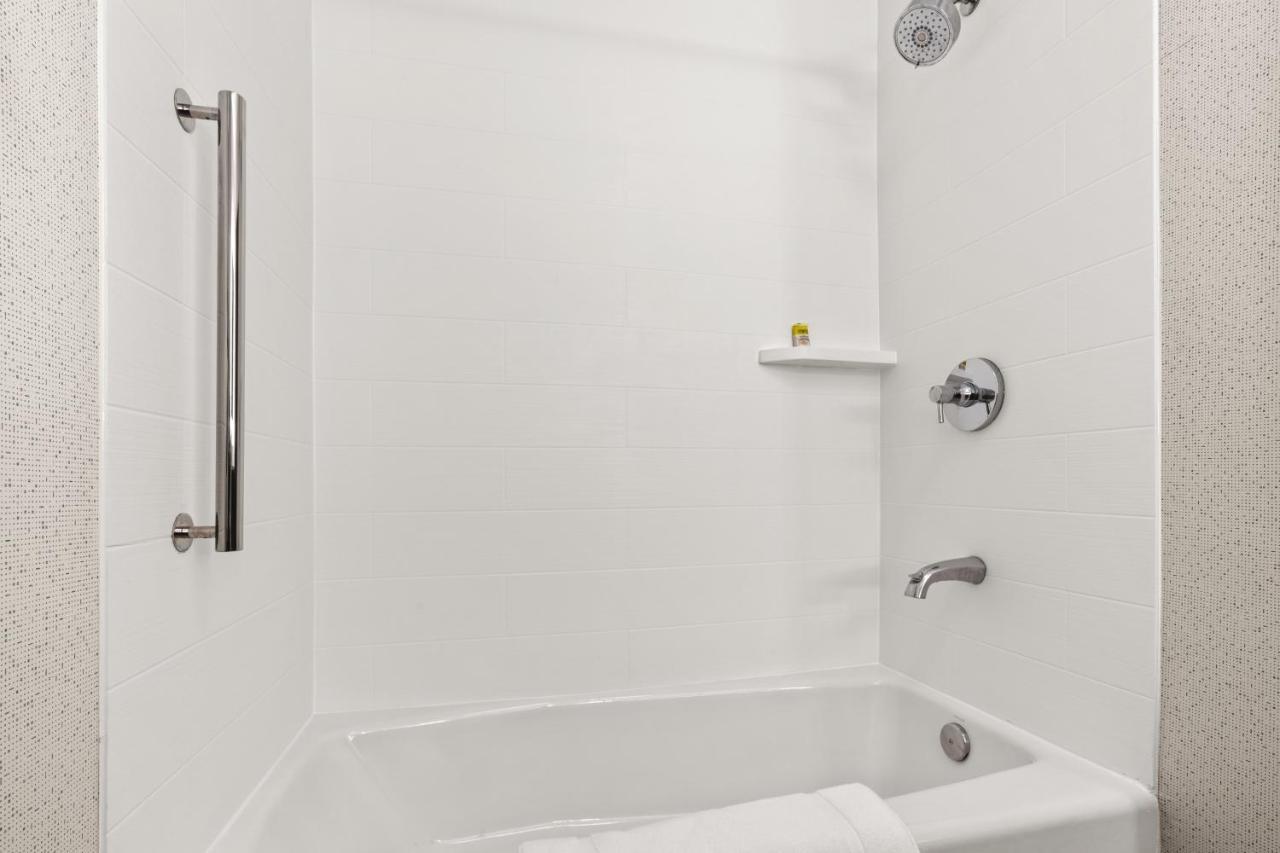 Holiday Inn Express & Suites - Suisun City By Ihg Eksteriør billede