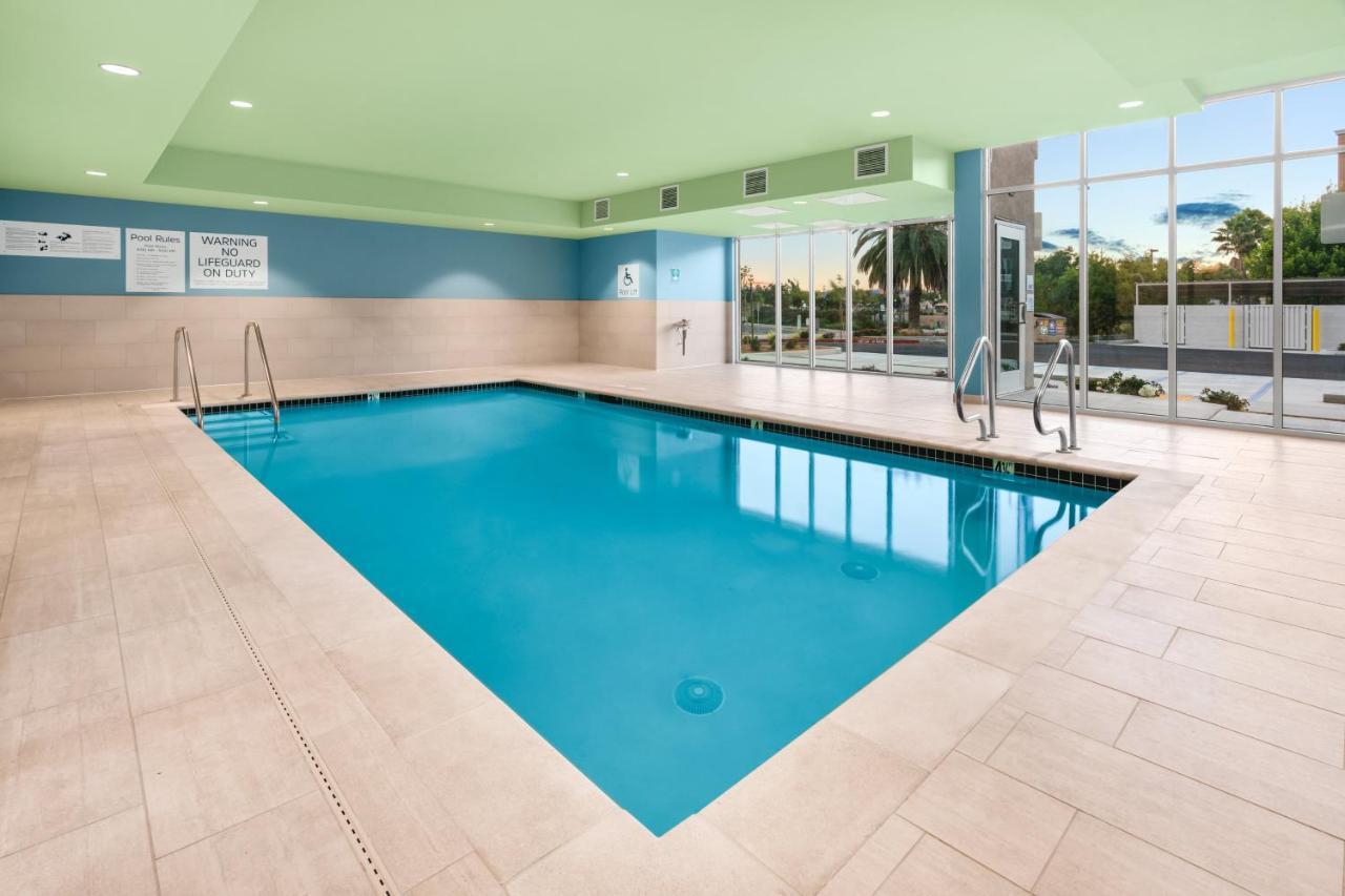 Holiday Inn Express & Suites - Suisun City By Ihg Eksteriør billede