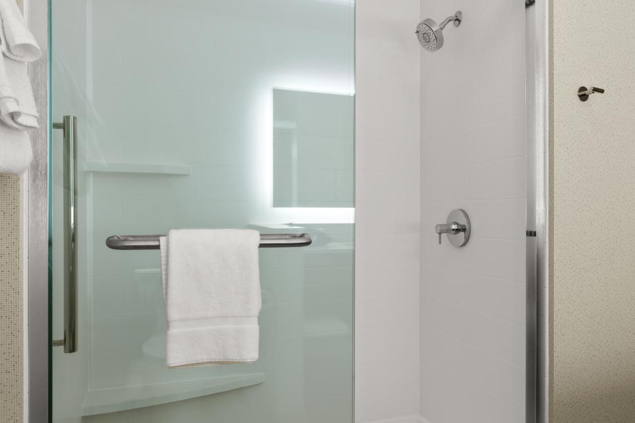Holiday Inn Express & Suites - Suisun City By Ihg Eksteriør billede